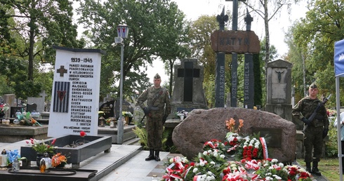 Obchody rozpoczną się przy pomniku na cmentarzu przy ul. Limanowskiego.
