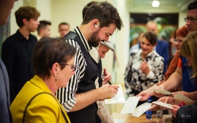 Autografy dla fanów.