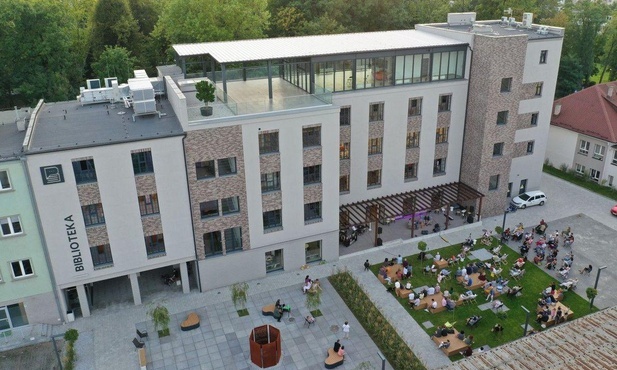 15.09.2021 | O nowoczesnej bibliotece, która w ramach projektu unijnego powstała w przestrzeni dawnego Młyna Elektrycznego w Żorach