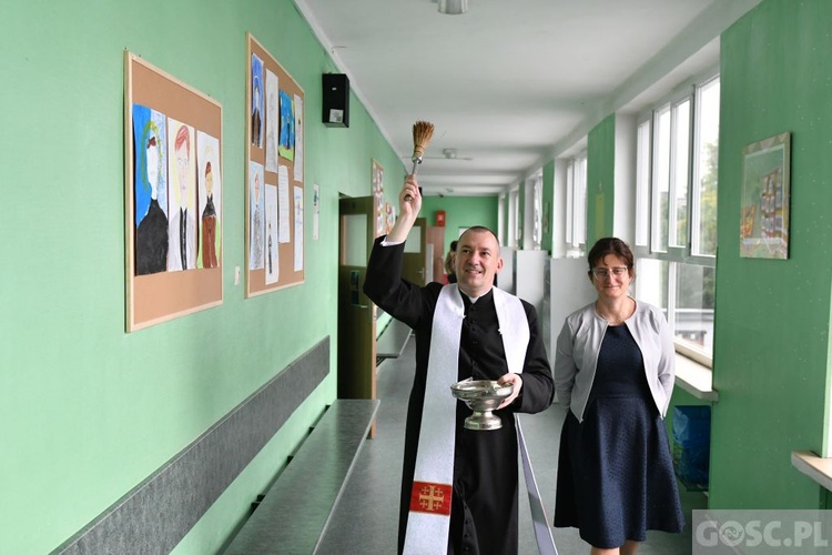 Poświęcenie nowych sal lekcyjnych w zielonogórskim Katoliku