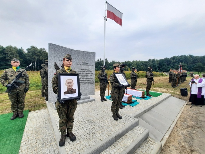 Katowice. Pogrzeb dwóch żołnierzy niezłomnych