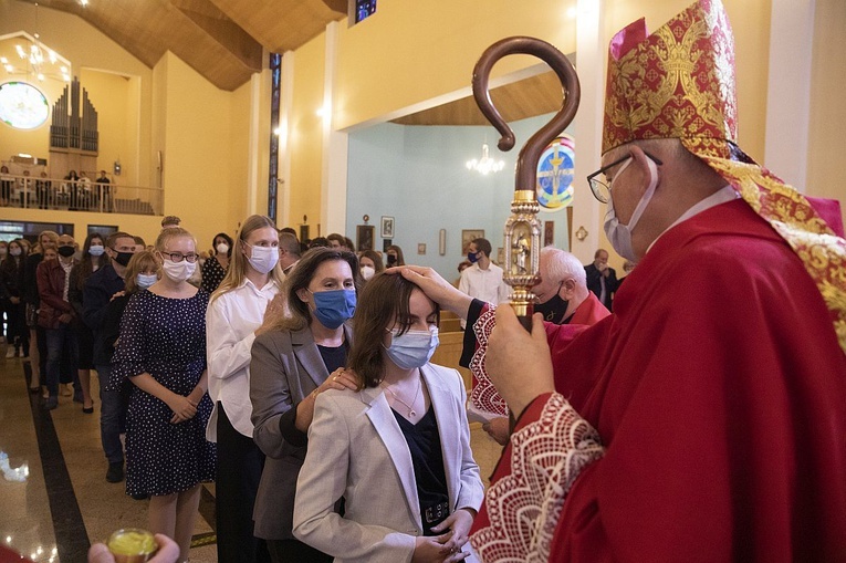 Bierzmowani w parafii św. Krzysztofa na Piaskach