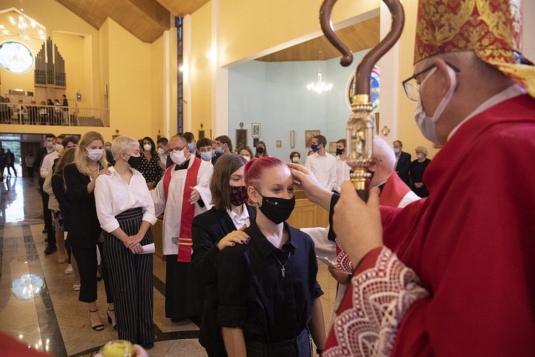 Bierzmowani w parafii św. Krzysztofa na Piaskach