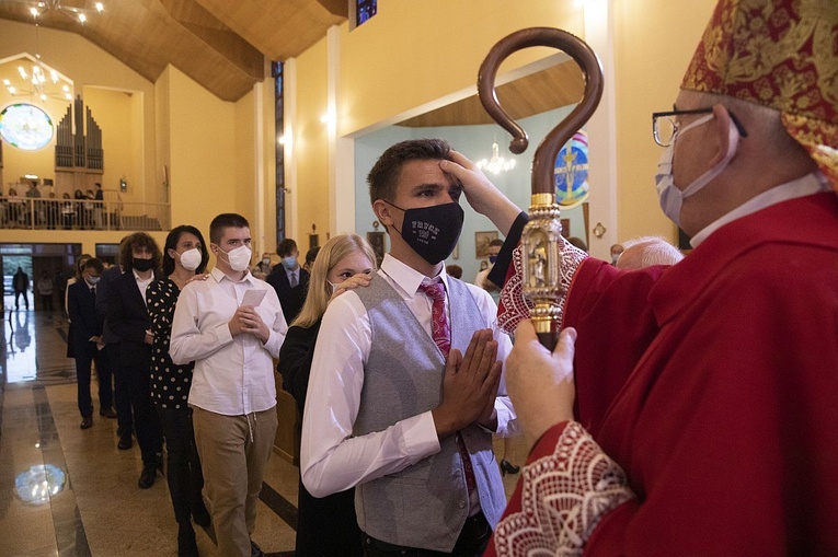 Bierzmowani w parafii św. Krzysztofa na Piaskach