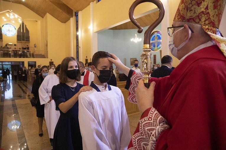 Bierzmowani w parafii św. Krzysztofa na Piaskach
