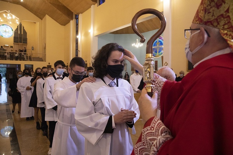 Bierzmowani w parafii św. Krzysztofa na Piaskach