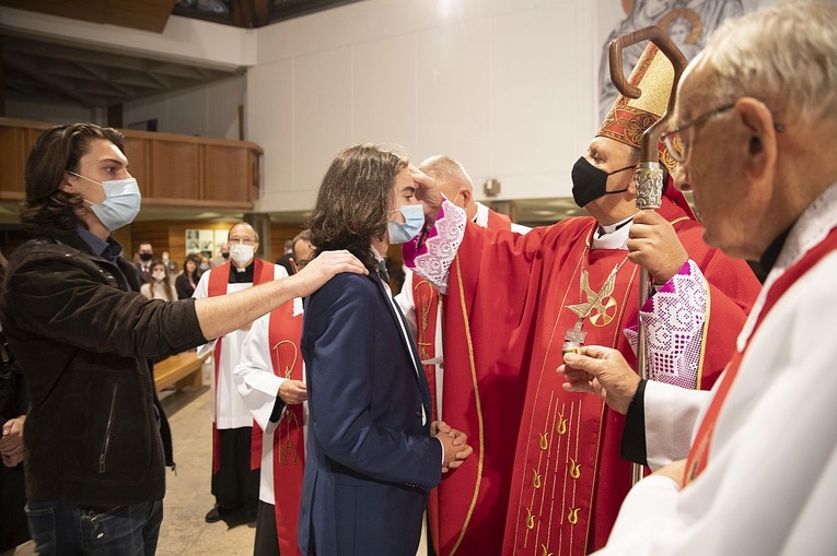 Bp Tadeusz Pikus do bierzmowanej młodzieży: Bądźcie święci