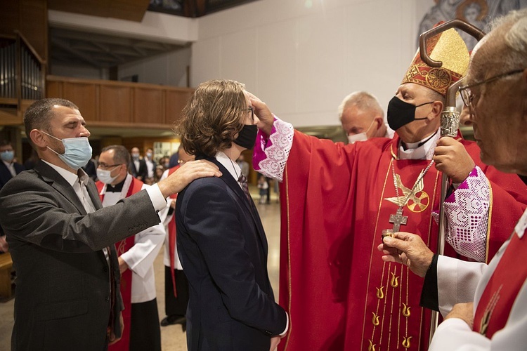 Bp Tadeusz Pikus do bierzmowanej młodzieży: Bądźcie święci