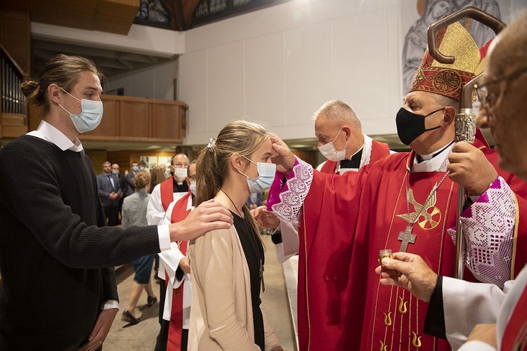 Bp Tadeusz Pikus do bierzmowanej młodzieży: Bądźcie święci