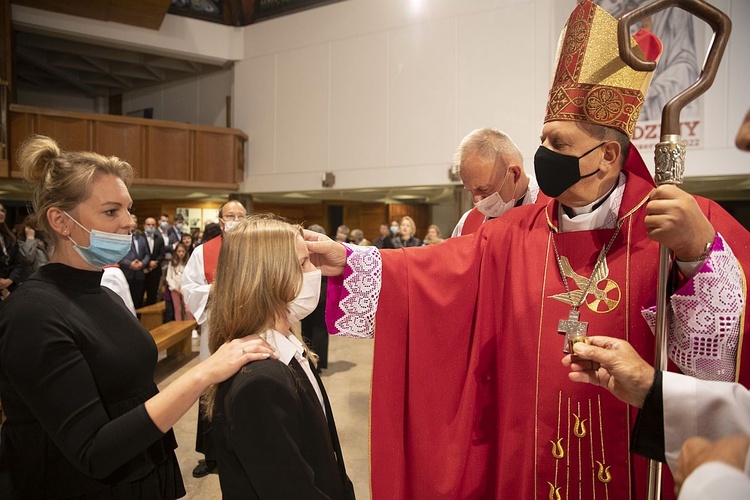 Bp Tadeusz Pikus do bierzmowanej młodzieży: Bądźcie święci