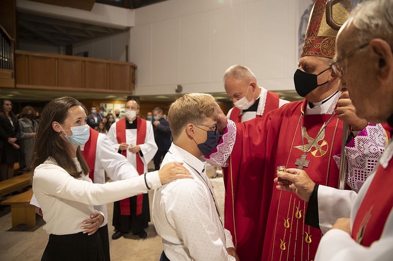 Bp Tadeusz Pikus do bierzmowanej młodzieży: Bądźcie święci