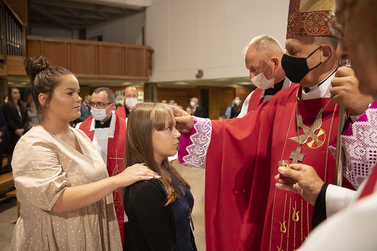 Bp Tadeusz Pikus do bierzmowanej młodzieży: Bądźcie święci