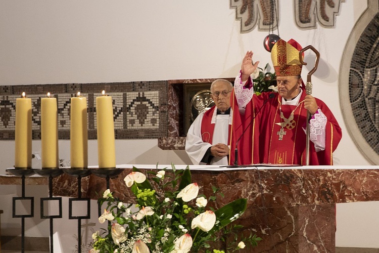 Bp Tadeusz Pikus do bierzmowanej młodzieży: Bądźcie święci