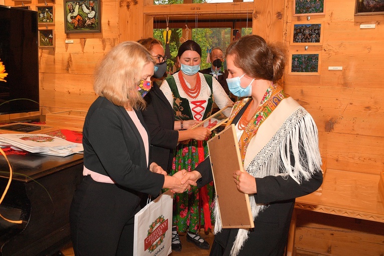 Frasobliwy w drewnie i na obrazie