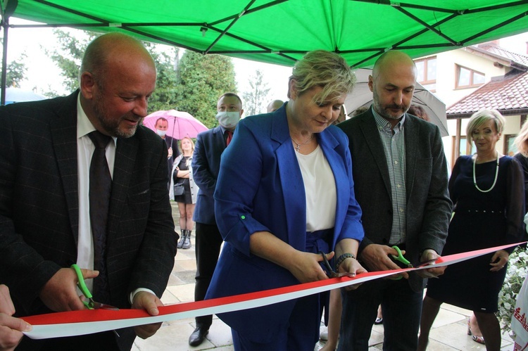 Na szkole w Tuszymie powstał mural z bł. kard. Stefanem Wyszyńskim