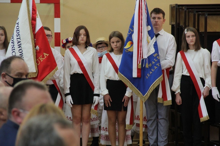 Tuszyma. Odsłonięcie muralu bł. kard. Stefana Wyszyńskiego