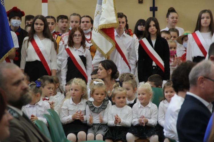 Tuszyma. Odsłonięcie muralu bł. kard. Stefana Wyszyńskiego