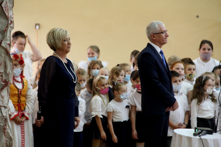 Tuszyma. Odsłonięcie muralu bł. kard. Stefana Wyszyńskiego