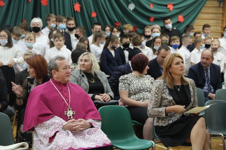 Tuszyma. Odsłonięcie muralu bł. kard. Stefana Wyszyńskiego