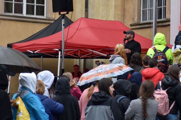 Light for Life 2021. Belgijka i strefy młodych