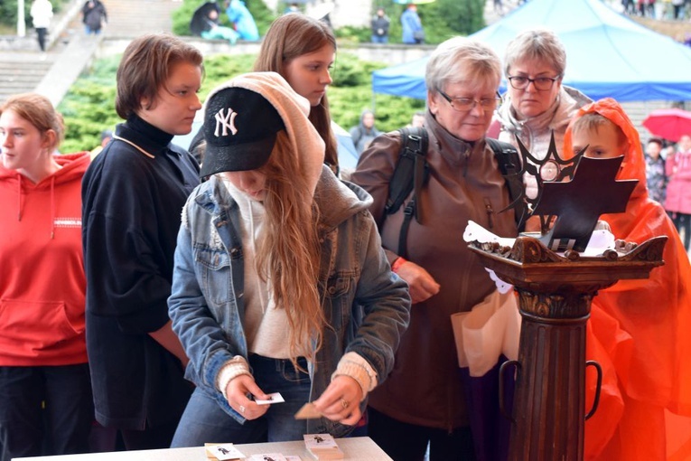 Light for Life 2021. Belgijka i strefy młodych