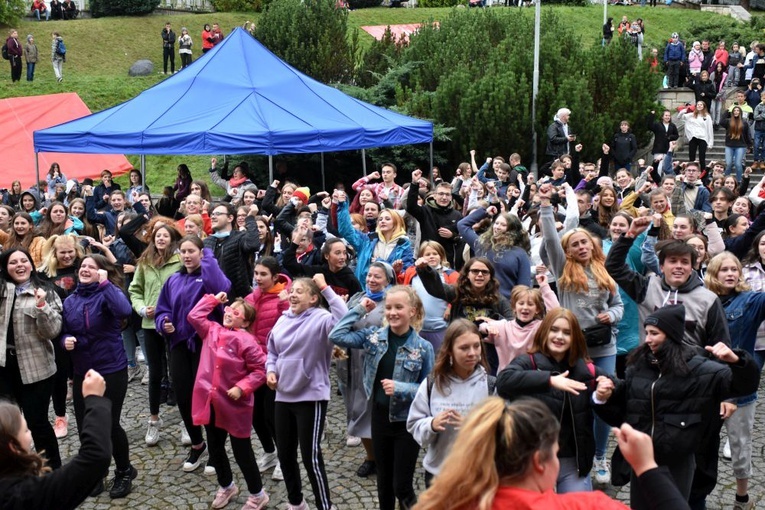 Light for Life 2021. Belgijka i strefy młodych