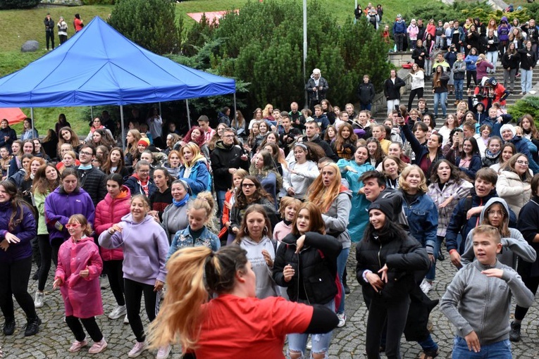 Light for Life 2021. Belgijka i strefy młodych