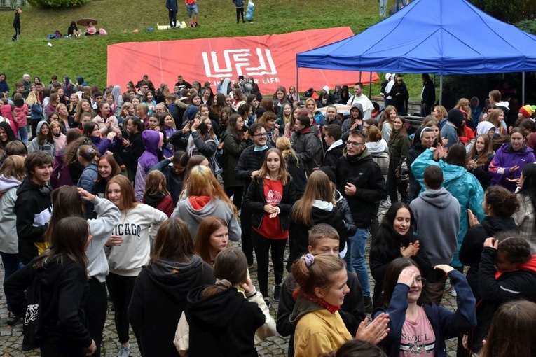 Light for Life 2021. Belgijka i strefy młodych