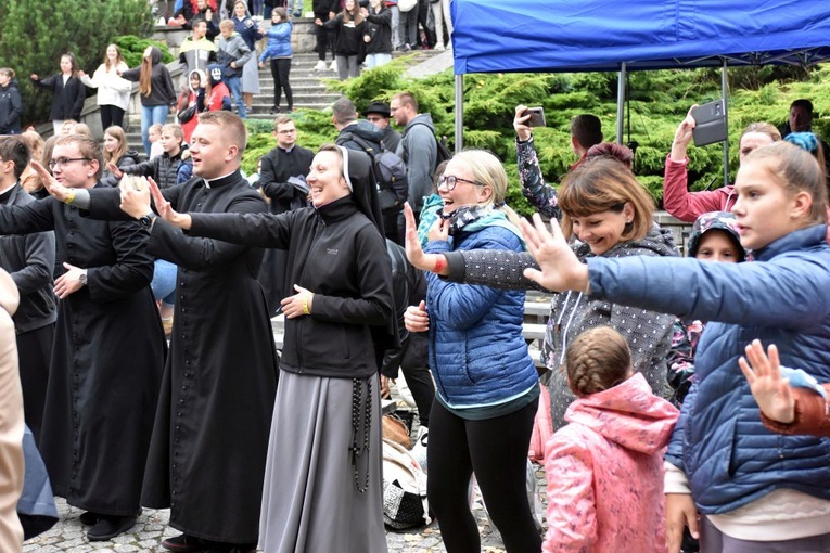 Light for Life 2021. Belgijka i strefy młodych