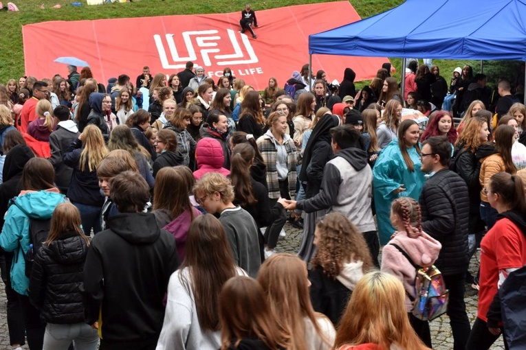 Light for Life 2021. Belgijka i strefy młodych