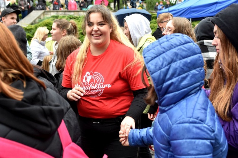 Light for Life 2021. Belgijka i strefy młodych