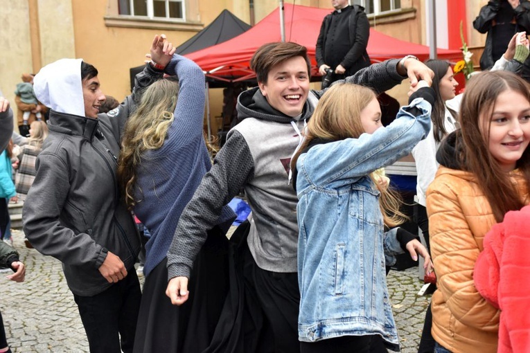 Light for Life 2021. Belgijka i strefy młodych