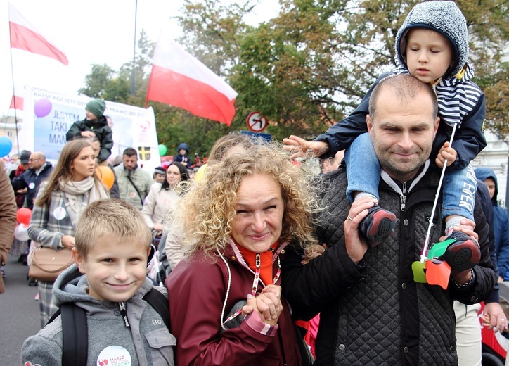 XVI Narodowy Marsz Życia i Rodziny przeszedł ulicami Warszawy [GALERIA]