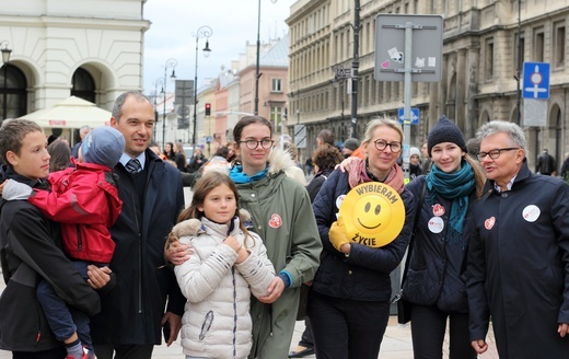 XVI Narodowy Marsz Życia i Rodziny przeszedł ulicami Warszawy [GALERIA]