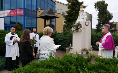 Modlitwę poprowadził bp Zbigniew Zieliński. W uroczystości udział wzięli m.in. przedstawiciele władz samorządowych.