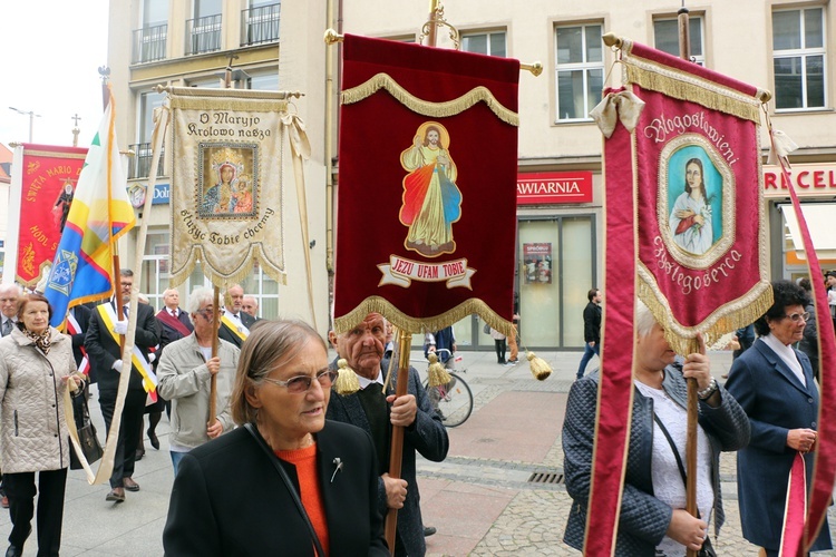 Procesja z relikwiami św. Stanisława i św. Doroty przez Wrocław