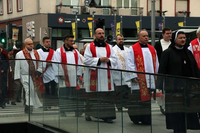 Procesja z relikwiami św. Stanisława i św. Doroty przez Wrocław