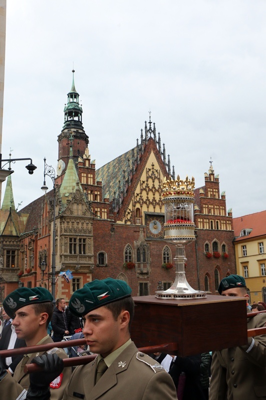 Procesja z relikwiami św. Stanisława i św. Doroty przez Wrocław