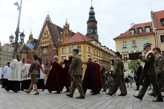 Procesja z relikwiami św. Stanisława i św. Doroty przez Wrocław