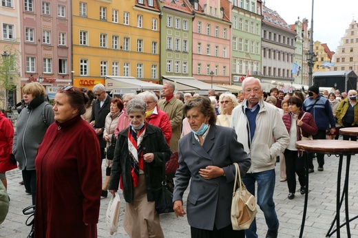 Procesja z relikwiami św. Stanisława i św. Doroty przez Wrocław