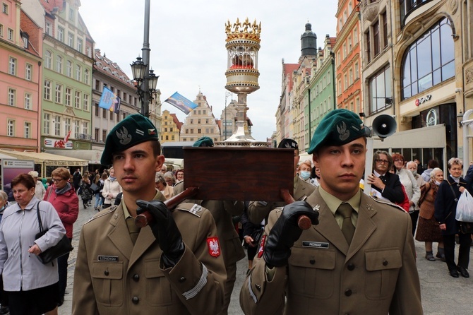 Procesja z relikwiami św. Stanisława i św. Doroty przez Wrocław