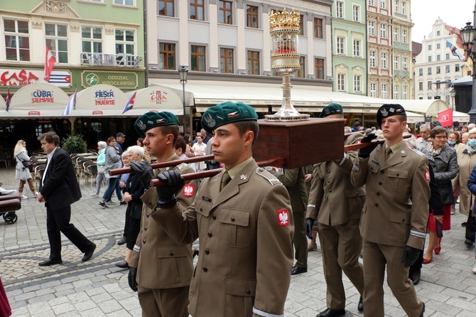 Procesja z relikwiami św. Stanisława i św. Doroty przez Wrocław