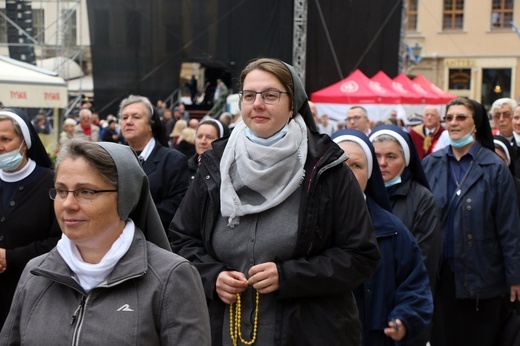 Procesja z relikwiami św. Stanisława i św. Doroty przez Wrocław