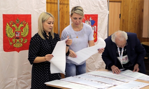Jedna Rosja zdobywa 48 proc. w wyborach, przeliczono 70 proc. głosów