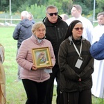 Niewidomi u grobu bł. matki Czackiej