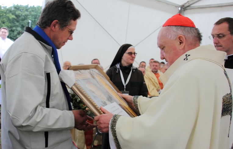 Niewidomi u grobu bł. matki Czackiej