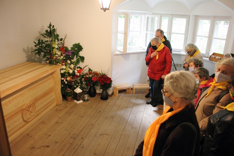 Niewidomi u grobu bł. matki Czackiej