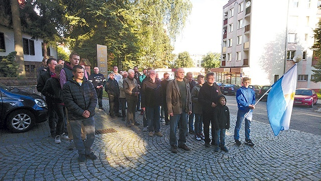 	Modlitwa rozpoczęła się przed kościołem ojców oblatów...