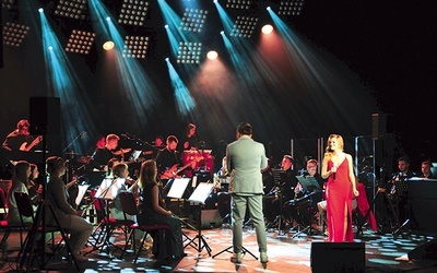 ▼	Koncert orkiestry odbył się w Chatce Żaka.