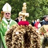 ▲	Dziękczynnej Eucharystii przewodniczył abp Józef Górzyński, który poświęcił przyniesione wieńce dożynkowe.